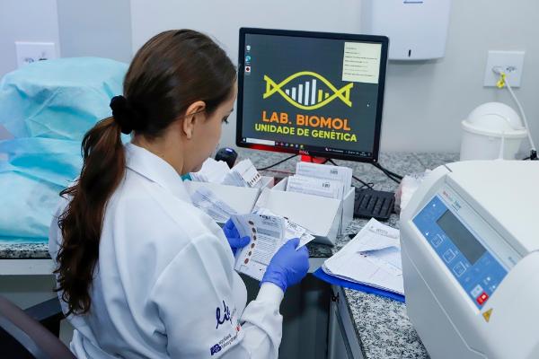 lei-assegura-testes-de-mapeamento-genetico-para-pessoas-com-historico-de-cancer-na-familia-–-cldf